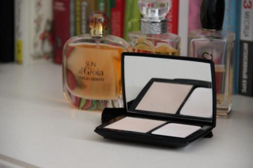 10 лучших пудр для лица в рейтинге 2022 года. Рейтинг лучшей пудры для лица 2022, по мнению визажистов