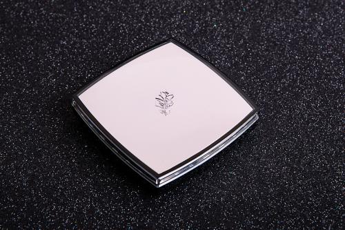 11 лучших рассыпчатых пудр для лица. GOSH Mineral Powder 15