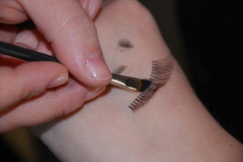 Лайфхак, как наклеить ресницы. Как правильно клеить накладные ресницы: пошаговые рекомендации