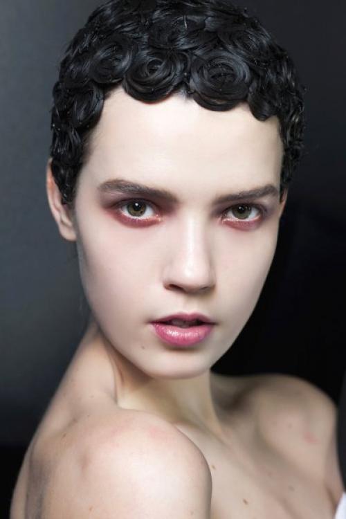 Список преимуществ color tattoo в бургундском оттенке