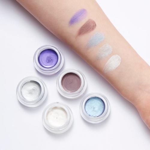 Pros of Maybelline New York Color Tattoo 24 Hour Eyeshadow