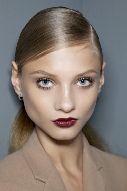 Какие другие цвета теней для век можно сочетать с тенями color tattoo 24 часа матовый бургунди. Как использовать декоративную косметику цвета бургунди?