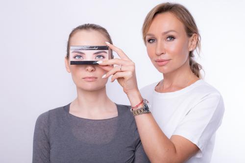 Лайфхак, как наклеить ресницы. Разрыв шаблона: накладные ресницы, которые не бесят, и один хитрый способ, как их клеить