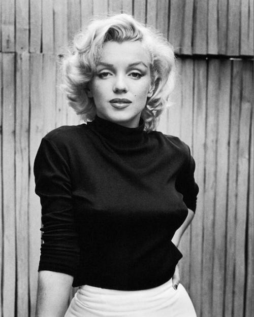 Прическа мерлин Монро на длинные волосы. Прическа Мэрилин Монро на коротких и длинных волосах
