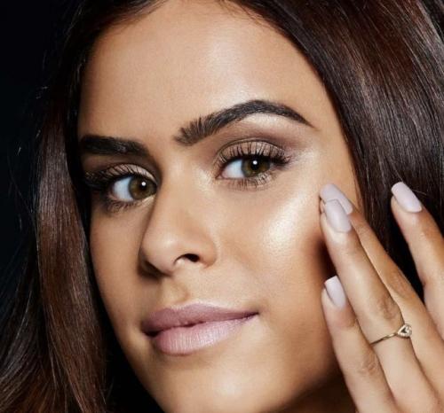 Можно ли использовать тональный крем для устранения прыщей на теле. Особенности выбора тонального крема для проблемной кожи