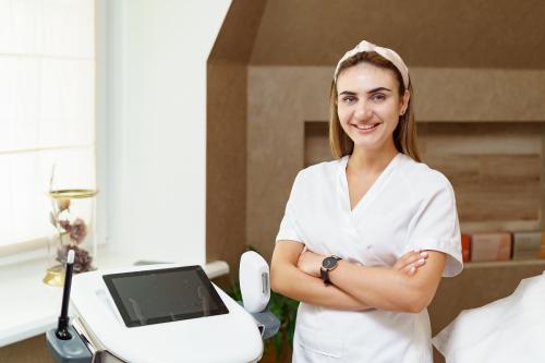 Какие ингредиенты содержит тональный крем для устранения прыщей?