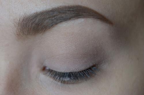 Как Maybelline Color Tattoo 24HR выглядит на разных типах бровей. Обзор новинок Maybelline: тени color tattoo 24HR Creamy Mattes, карандаш для бровей Satin Brow и тушь The Falsies Push-up Drama