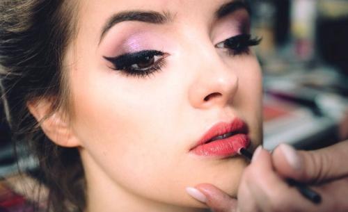 Легкий макияж пошагово. Пошаговый макияж для начинающих: советы и рекомендации