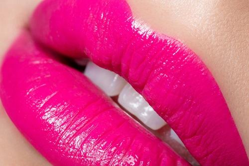 Губные помады с кисточкой: удобство и эффектность в одном 01