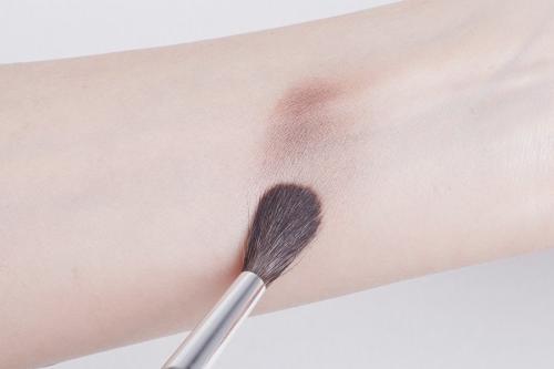 Можно ли использовать ретрактируемую кисть для губ для нанесения других видов макияжа. Подойдут ли художественные кисти для макияжа? Тест-драйв