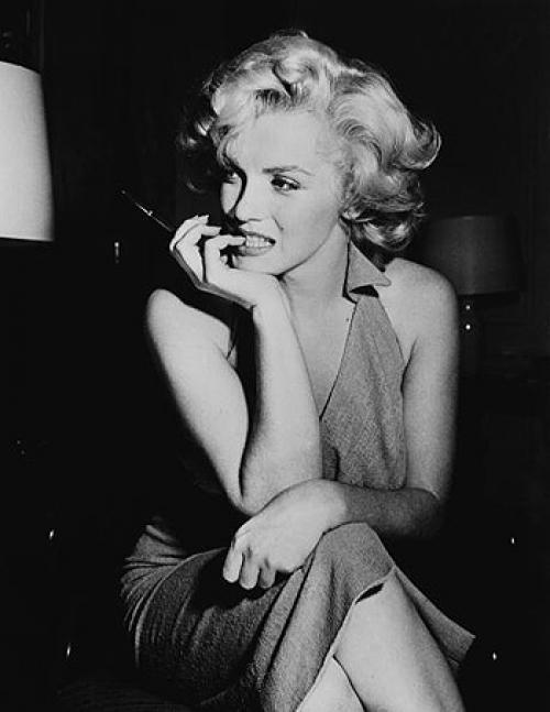 Как повторить макияж в стиле Мэрилин Монро. 8 секретов визажиста Мэрилин Монро, которые превратили обычную девушку в икону стиля 09