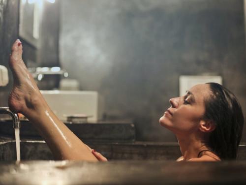 Как можно предотвратить выпадение наращенных ресниц. Как сохранить внешний вид наращенных ресниц, как можно дольше?