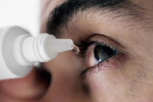 Химический ожог глаза после наращивания ресниц. Какие капли при ожоге глаз может назначить врач?