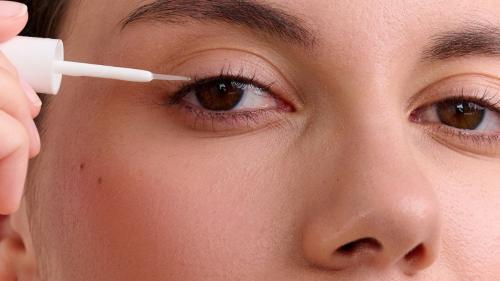 Почему после наращивания ресниц свои становятся менее эффектными. Почему ресницы ослабевают после наращивания? Как их восстановить?