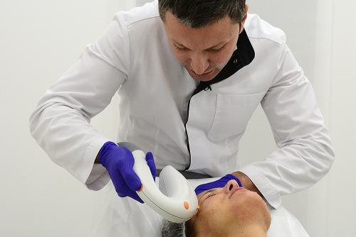 Печеночные пятна на лице. Пигментация и гипер-пигментация на лице, руках, декольте. Пигментные пятна.