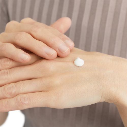 Как убрать возрастные пигментные пятна. Гиперпигментация: из-за чего возникают возрастные пигментные пятна и как их можно уменьшить