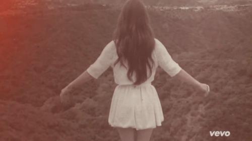 Песня Ланы про умершую подругу перевод. Сюжет и героини клипа Lana Del Rey — Summertime Sadness