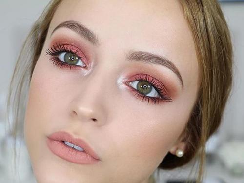 10 ярких идей макияжа для зеленых глаз. 7 самых ярких и модных макияжей для зеленых глаз 27