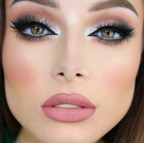 10 ярких идей макияжа для зеленых глаз. 7 самых ярких и модных макияжей для зеленых глаз 29