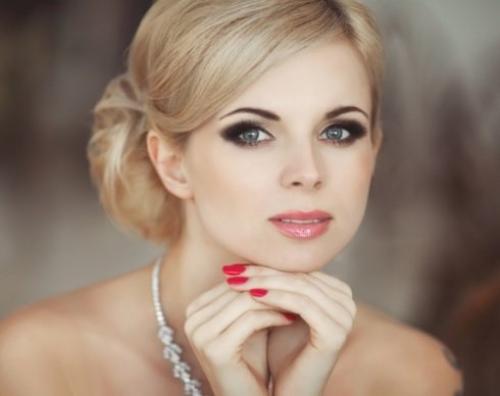 Макияж для зеленых глаз блондинки. Макияж для блондинки: как подобрать правильную цветовую гамму
