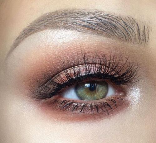 Зеленый макияж для карих глаз. Макияж для зелено-карих глаз: какую палитру цветов подобрать?