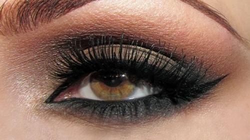 Зеленый макияж для карих глаз. Макияж для зелено-карих глаз: какую палитру цветов подобрать?