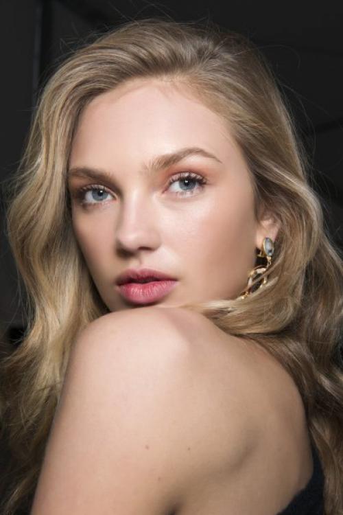 Какие оттенки и текстуры лучше всего подходят для соблазнительного макияжа. Игривое настроение: как сделать сексуальный макияж?