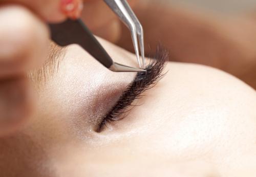 Почему слезятся и краснеют глаза после наращивания ресниц. Какие последствия для глаз могут быть после наращивания ресниц? 01 Почему слезятся и краснеют глаза после наращивания ресниц. Какие последствия для глаз могут быть после наращивания ресниц? 01