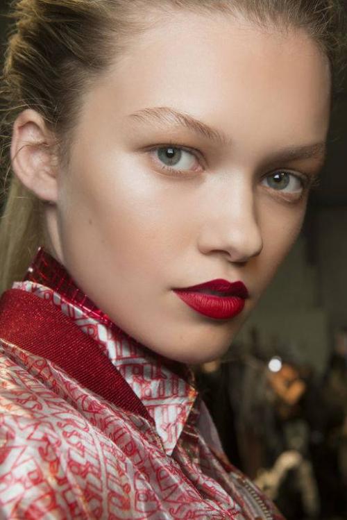 Какие мнения мужчин о ярком макияже. «Не надо прятать губы под помадой!»: что думают мужчины о макияже?