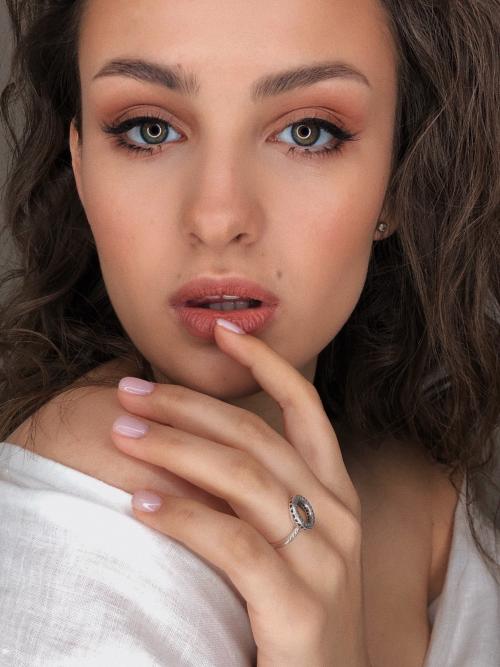 Растушеванная стрелка 2021. Как рисовать самые актуальные стрелки в 2021 году?