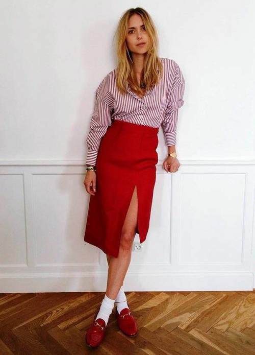Как сочетать белую блузку с красной юбкой: стильные образы 26