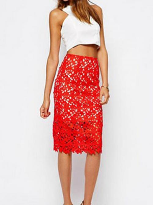 Как сочетать белую блузку с красной юбкой: стильные образы 22