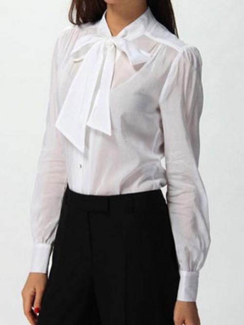 Как сочетать белую блузку с красной юбкой: стильные образы 18