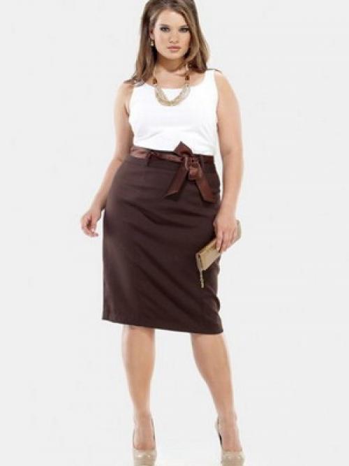 Как сочетать белую блузку с красной юбкой: стильные образы 17