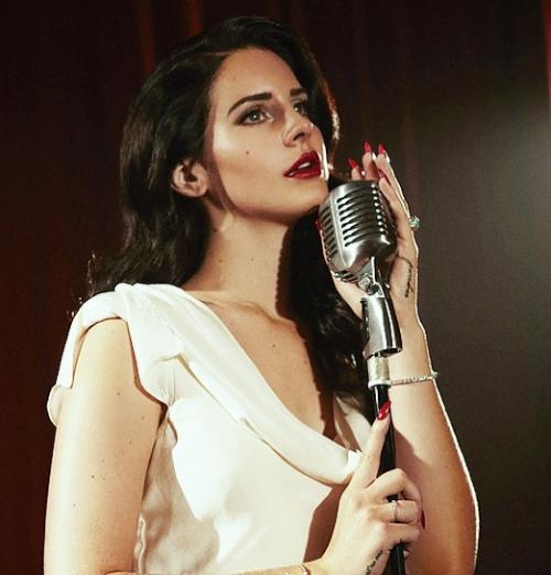 Лана дель Рей вернулась к своему натуральному цвету волос: почему это вызвало такой ажиотаж 07