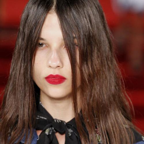 Секрет красоты: как выбрать правильную оттенок красной помады для вашего тона кожи 21 Секрет красоты: как выбрать правильную оттенок красной помады для вашего тона кожи 21