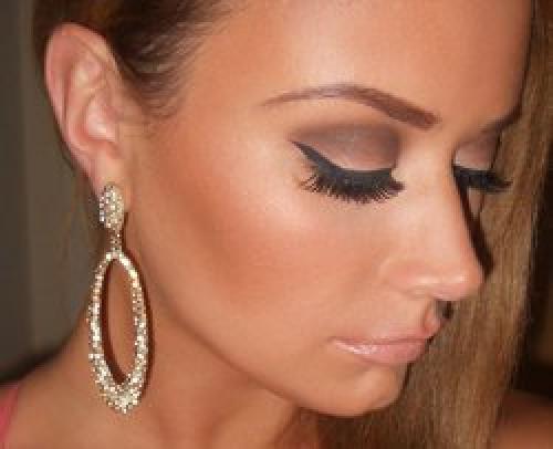 Можно ли красить брови тенями для век. Как правильно пользоваться тенями для бровей 01