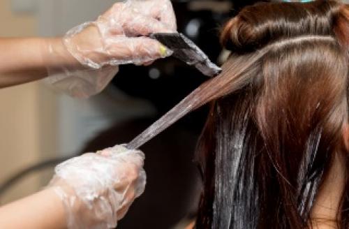 Как смыть красный цвет волос в домашних условиях. Салонное удаление пигмента