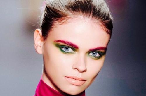 Розовая краска для бровей. 6 косметических средств, для тех, кто хочет сделать цветные брови