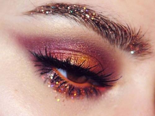 Розовая краска для бровей. 6 косметических средств, для тех, кто хочет сделать цветные брови