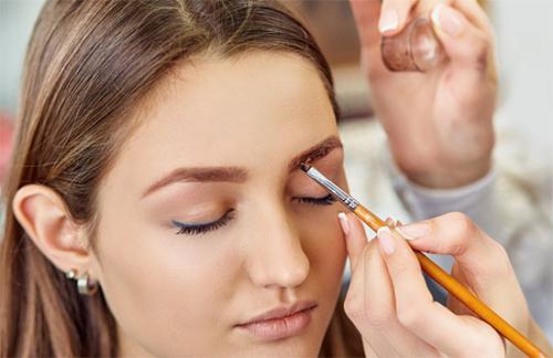 Нюансы для беременных при окрашивании бровей. Можно ли беременным красить брови