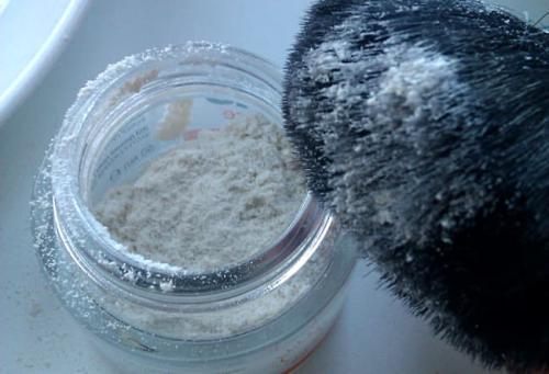 Как сделать пудру в домашних условиях из подручных средств. Плюсы и минусы пудры, приготовленной своими руками 02 Как сделать пудру в домашних условиях из подручных средств. Плюсы и минусы пудры, приготовленной своими руками 02