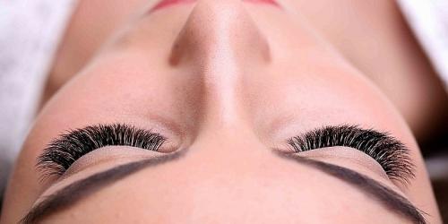 Сколько времени обычно занимает процесс изгибания ресниц. Как происходит наращивание ресниц шаг за шагом