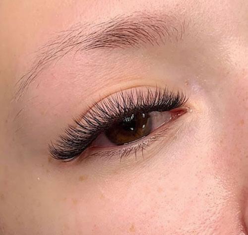 Ресницы изгиб м кукольный эффект. Наращивание ресниц с использованием изгиба М. Техника, инструкция по проведению процедуры, фото