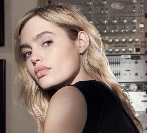 Сколько держится тональный крем на коже. Важно знать: как наносить тональный крем?