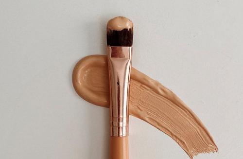 Как этот тональный крем ощущается на коже. Эксперт-косметолог рассказала, можно ли пользоваться тональным кремом каждый день и как выбрать правильное средство при проблемной коже