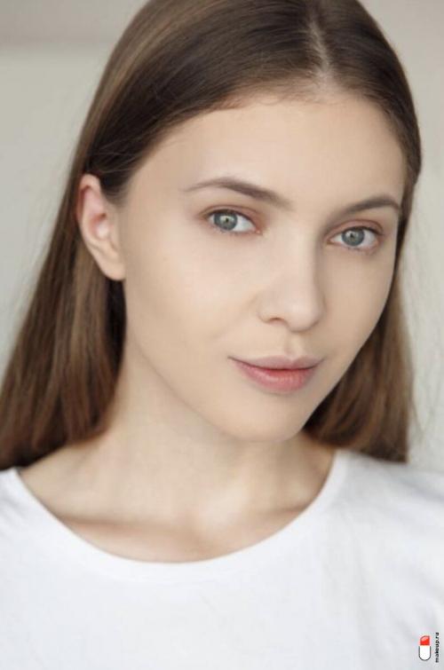 Сколько держится тональный крем на коже. Важно знать: как наносить тональный крем?