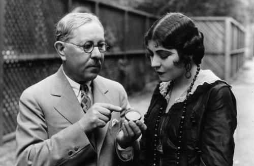 Как этот тональный крем ощущается на коже. Эксперт-косметолог рассказала, можно ли пользоваться тональным кремом каждый день и как выбрать правильное средство при проблемной коже