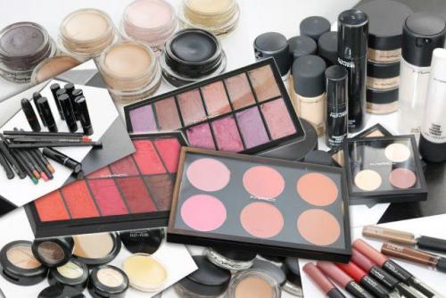 В чем разница между жидкими и пудровыми тональными средствами NYX. Так ли уж хороша расхваленная всеми косметика от бренда NYX?