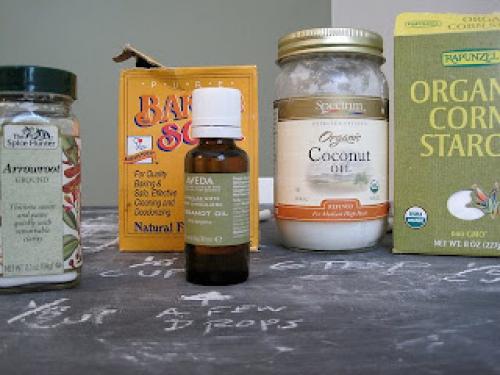 Пудра из крахмала. Самодельная полупрозрачная пудра для лица.